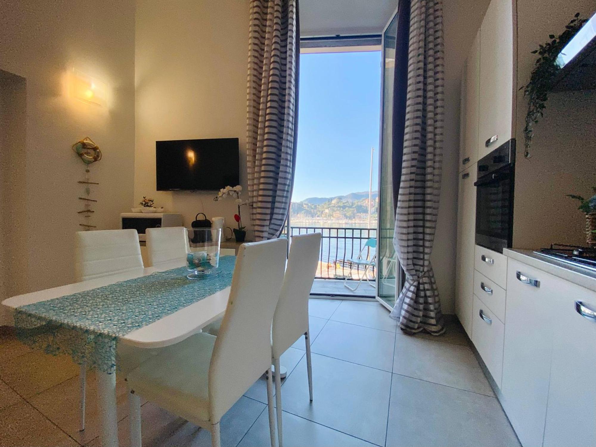 Alla Casa Rosa Al Mare, Central Seafront Stay With Free Private Garage, Air Conditionig, Wi-Fi, Ideal Choice For A Relaxing And Exciting Coastal Escape Rapallo Exterior photo